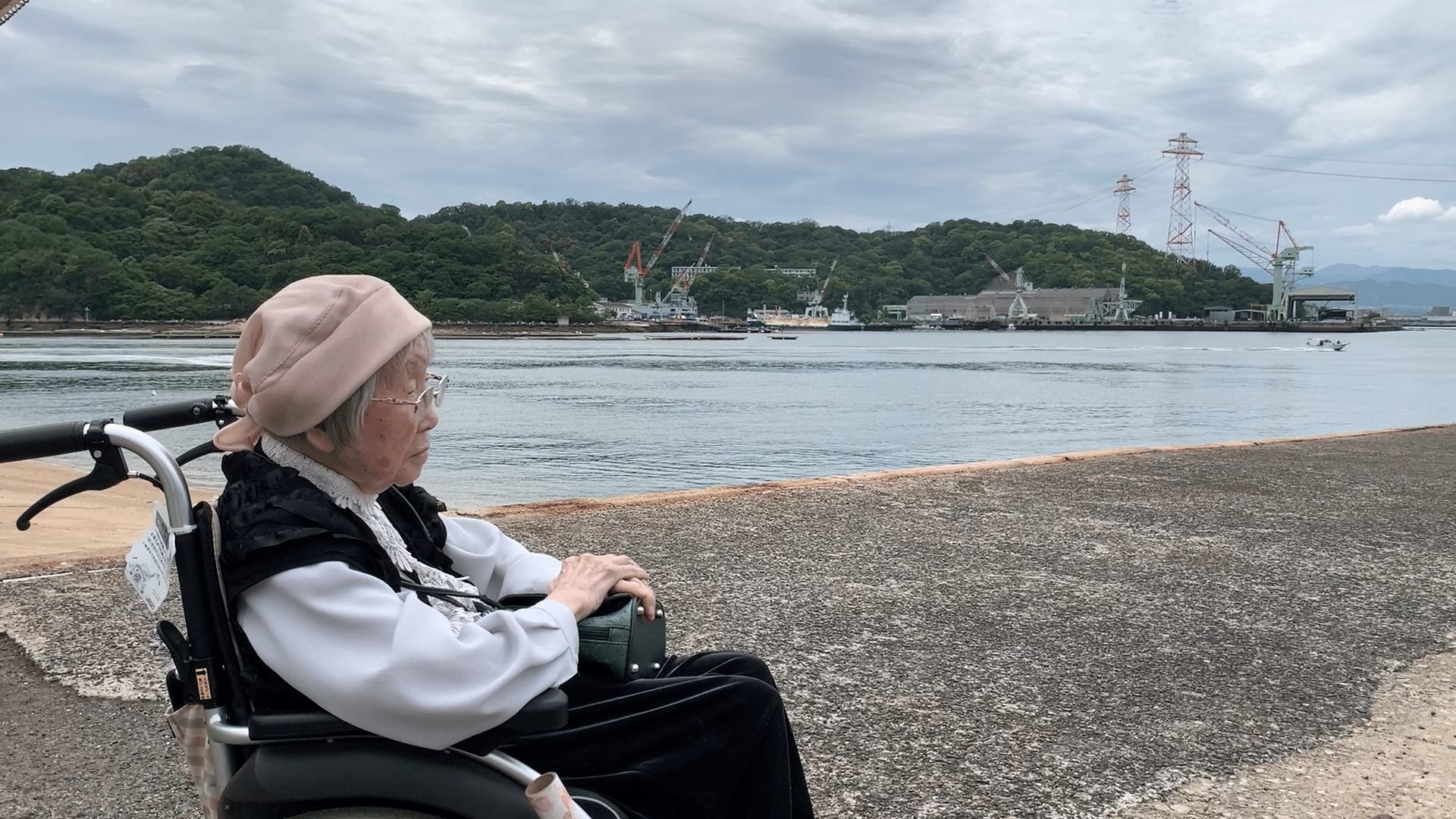明子さんと金輪島のシーン