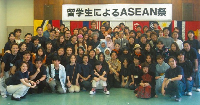 平成15年（2003年）「留学生によるアセアン祭」